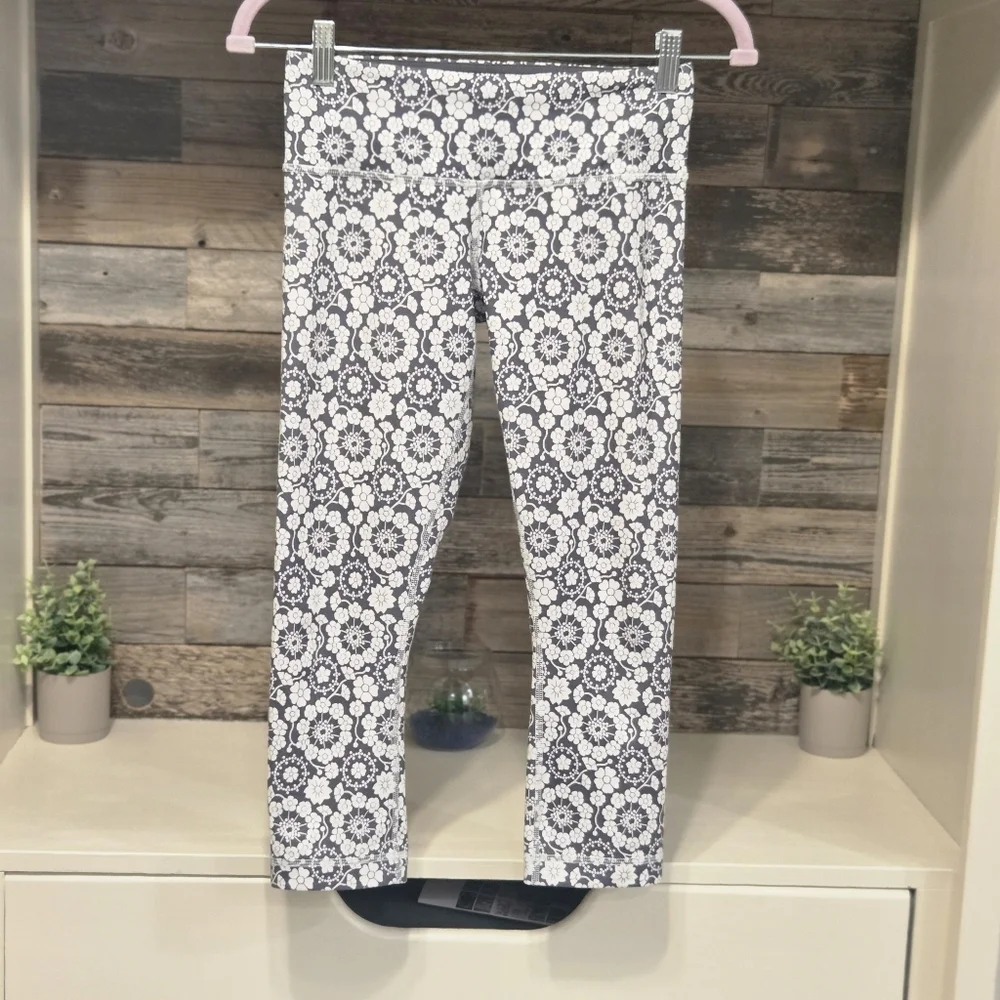 Lululemon Athletica Wunder Under Twiggy Floral Nimbus Cropped Leggings- RARE!!